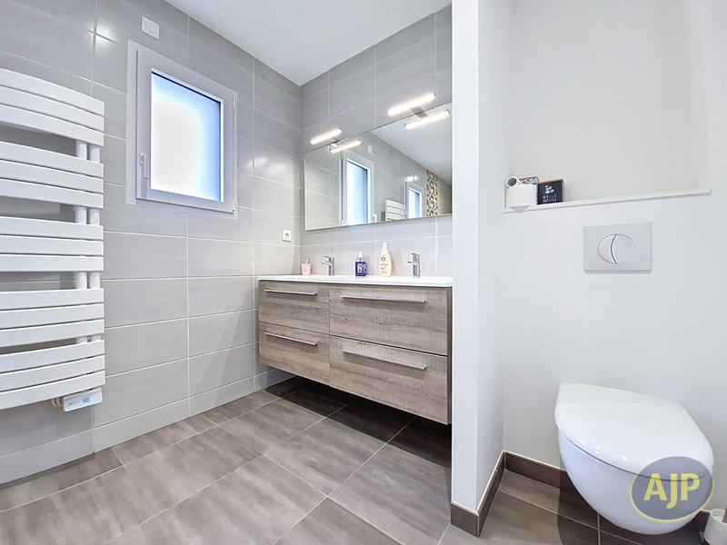 Maison - 142 m² - 6 pièces