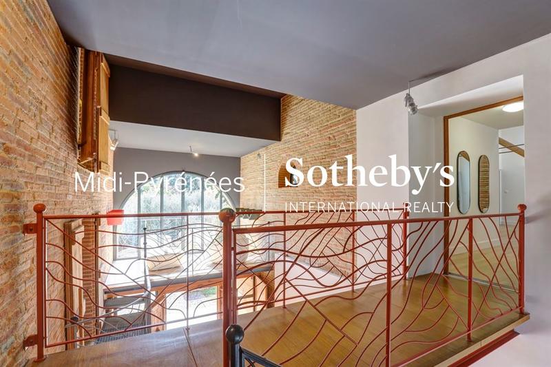 Maison - 560 m² - 12 pièces