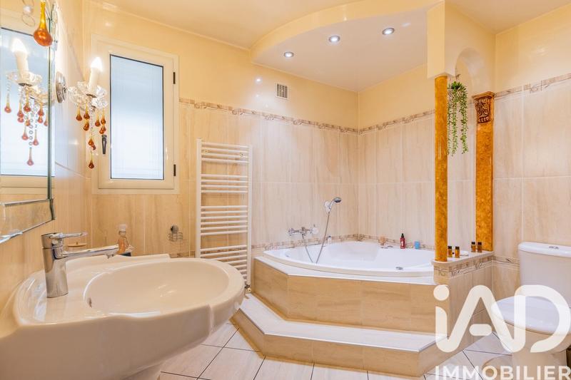 Maison - 136 m² - 6 pièces