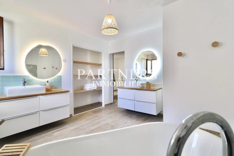 Maison - 198 m² - 5 pièces