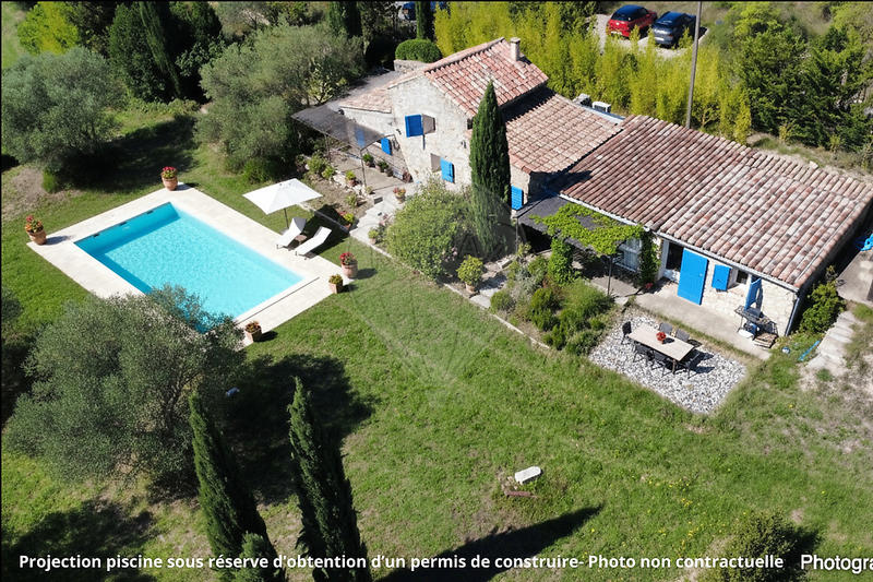 Propriété - 93 m² - 4 pièces