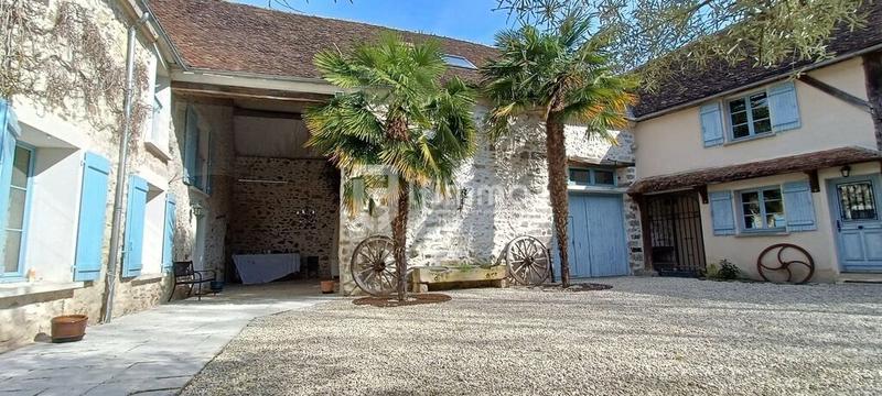 Demeure - 281 m² - 13 pièces