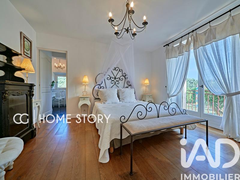 Maison - 427 m² - 11 pièces