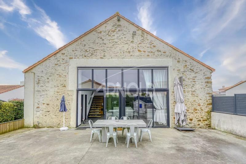 Maison - 220 m² - 9 pièces