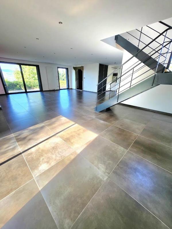 Maison - 207 m² - 7 pièces