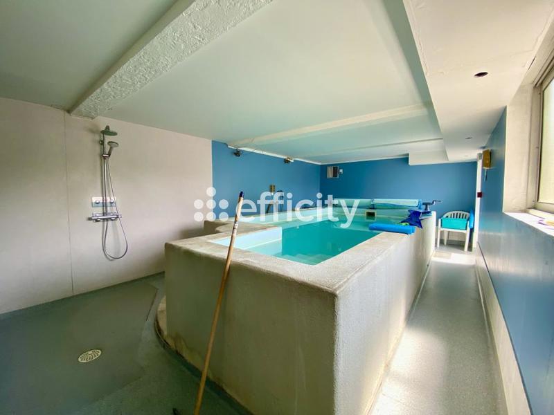 Maison - 211 m² - 6 pièces