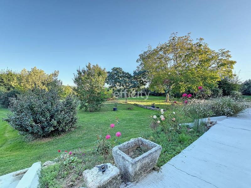 Maison - 252 m² - 11 pièces