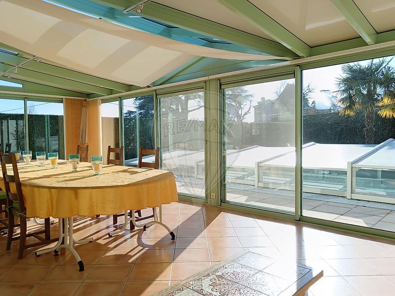 Propriété - 250 m² - 9 pièces