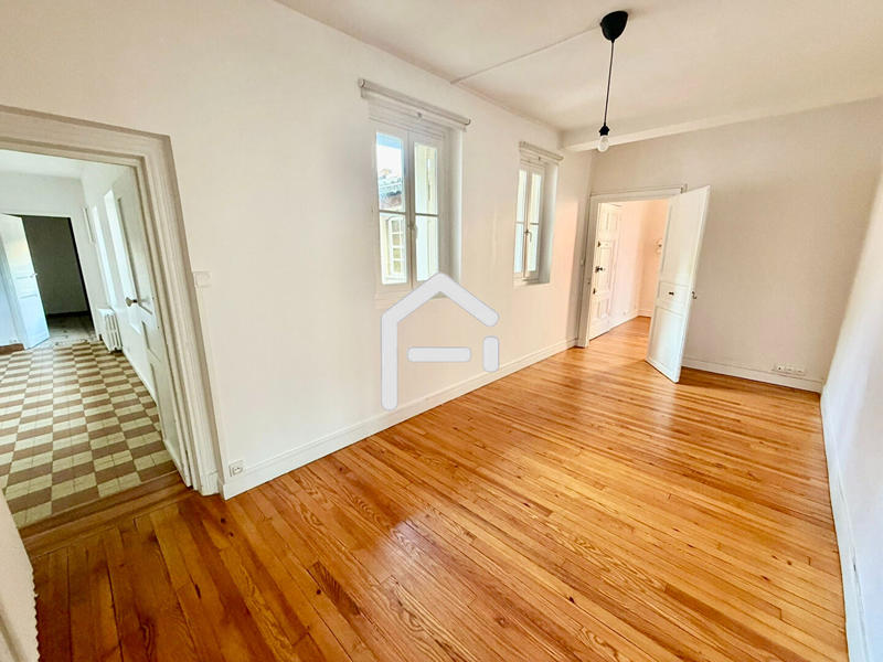 Appartement - 99 m² - 4 pièces