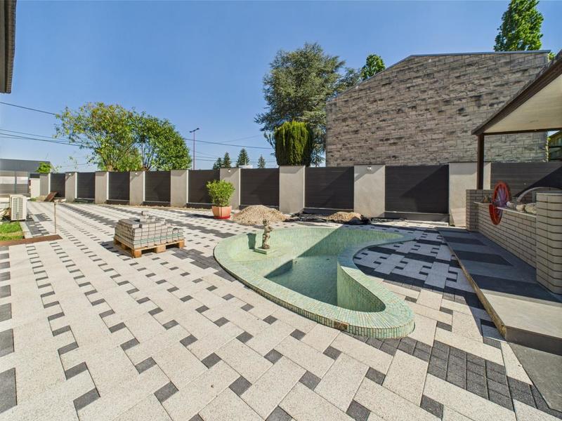 Maison - 255 m² - 9 pièces