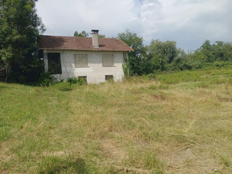 Terrain commercial - 3 500 m²