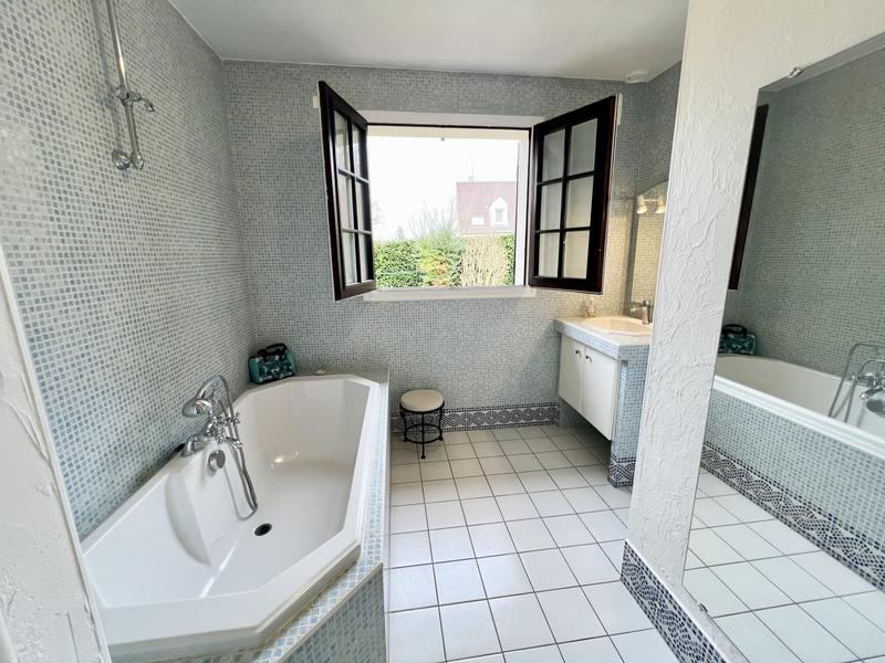 Maison - 180 m² - 7 pièces