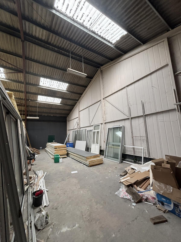 Local d'activités - 220 m²