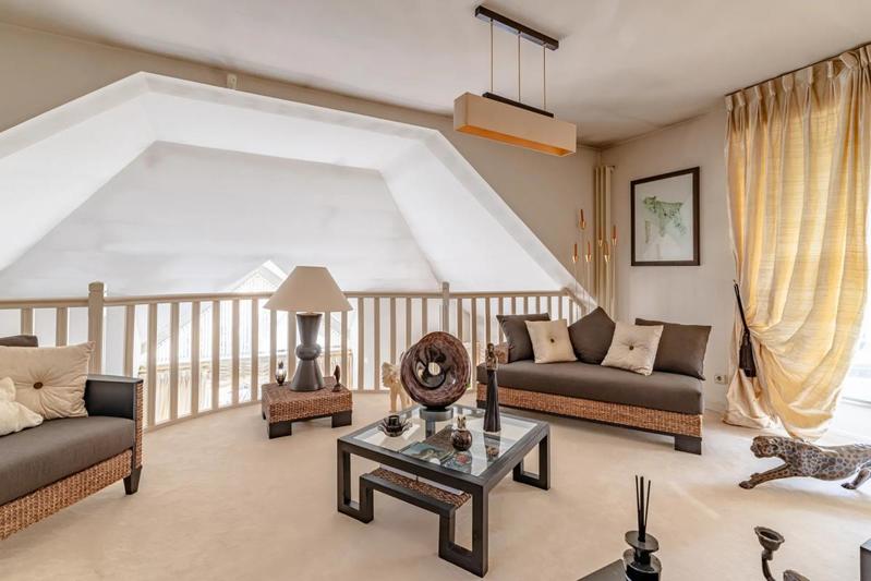 Propriété - 289 m² - 9 pièces