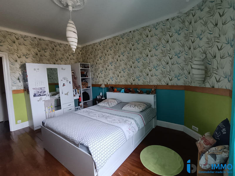 Maison - 220 m² - 9 pièces