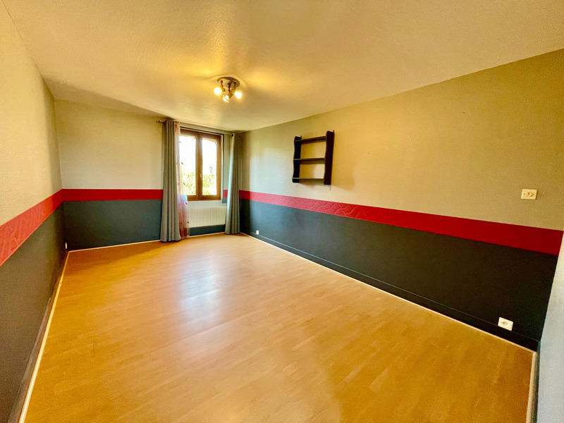 Maison - 210 m² - 7 pièces