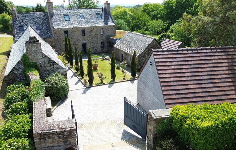 Propriété - 300 m² - 8 pièces