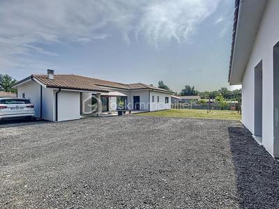 Maison - 180 m² - 5 pièces