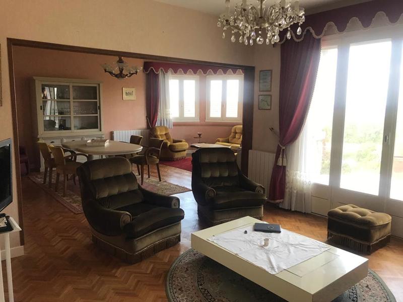 Villa - 280 m² - 9 pièces