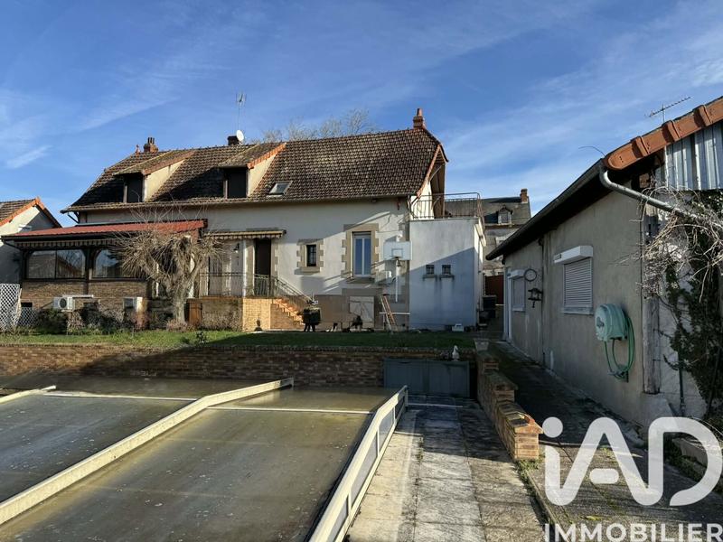 Maison - 208 m² - 9 pièces