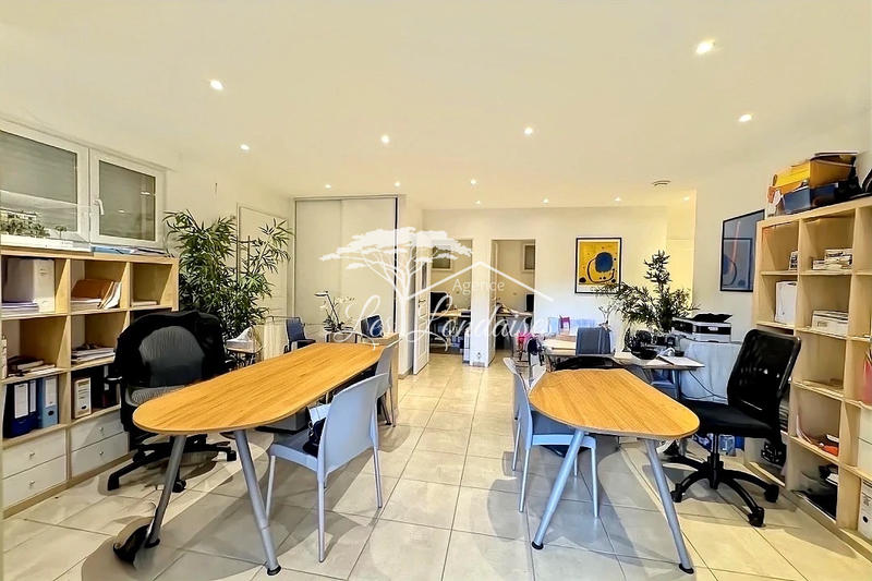 Local commercial - 64 m² - 3 pièces