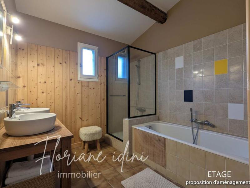 Maison - 200 m² - 8 pièces