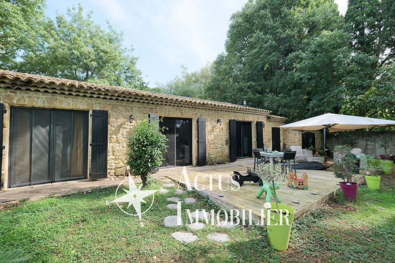 Maison - 233 m² - 8 pièces