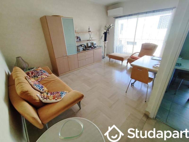 Chambre - 15 m² - 1 pièce