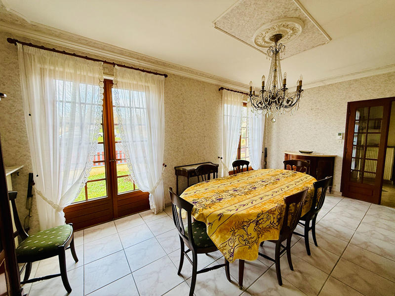 Maison - 195 m² - 7 pièces