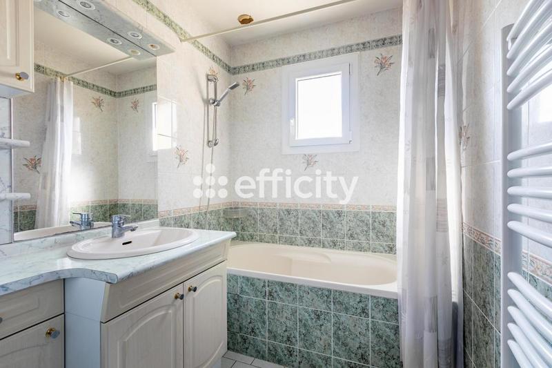 Maison - 83 m² - 4 pièces