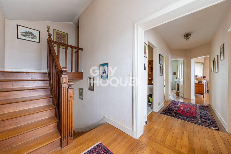 Maison - 182 m² - 9 pièces