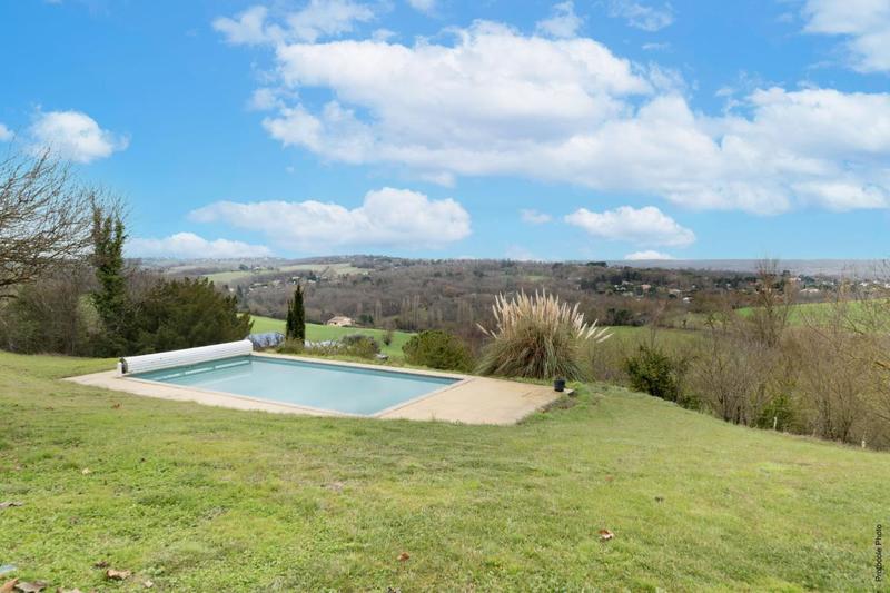 Maison - 245 m² - 6 pièces