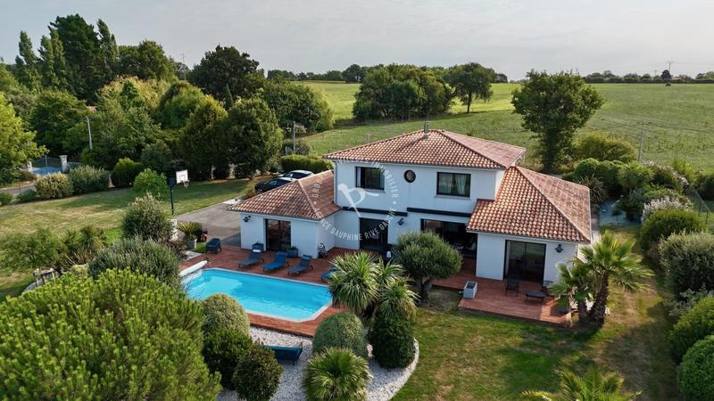 Maison d'architecte - 211 m² - 7 pièces