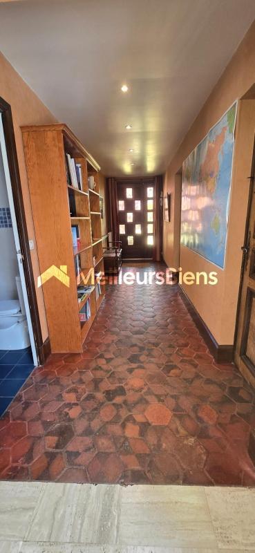 Propriété - 250 m² - 6 pièces