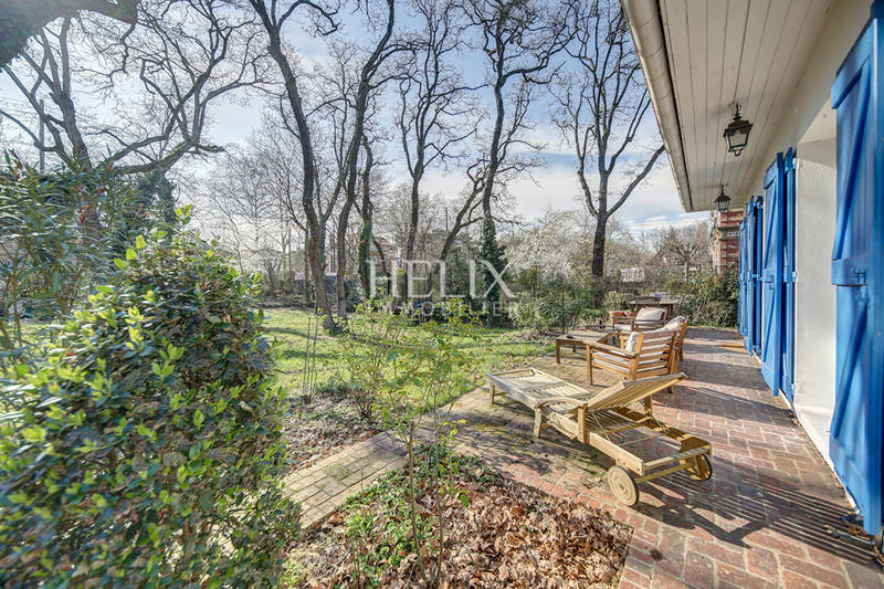 Maison - 250 m² - 8 pièces