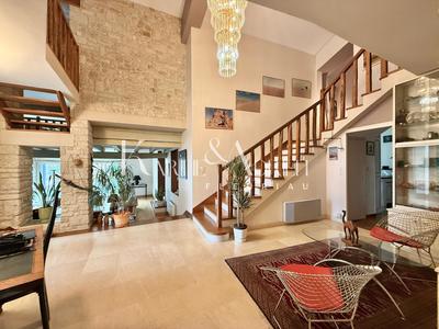Maison - 290 m² - 10 pièces