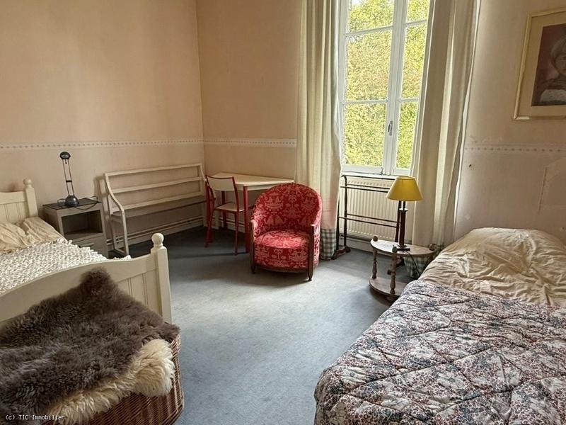 Maison - 230 m² - 8 pièces