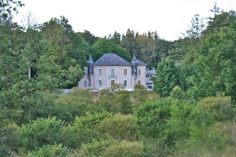Propriété - 648 m² - 16 pièces