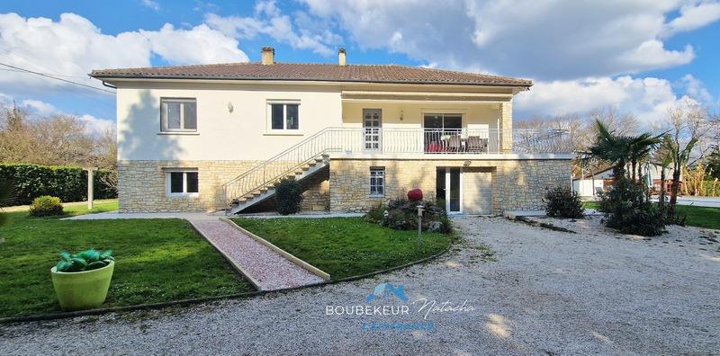 Maison - 252 m² - 8 pièces