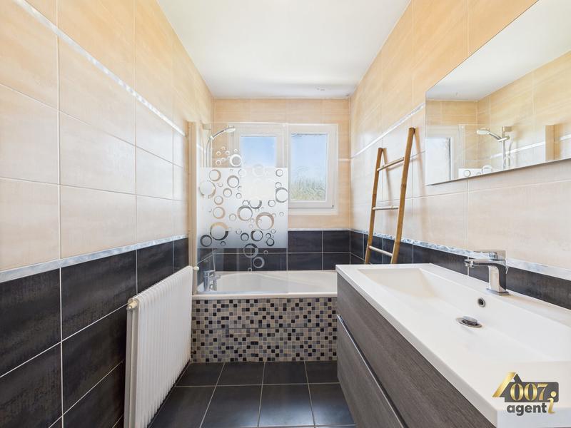 Appartement - 75 m² - 3 pièces