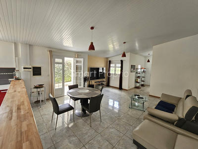 Maison - 98 m² - 3 pièces