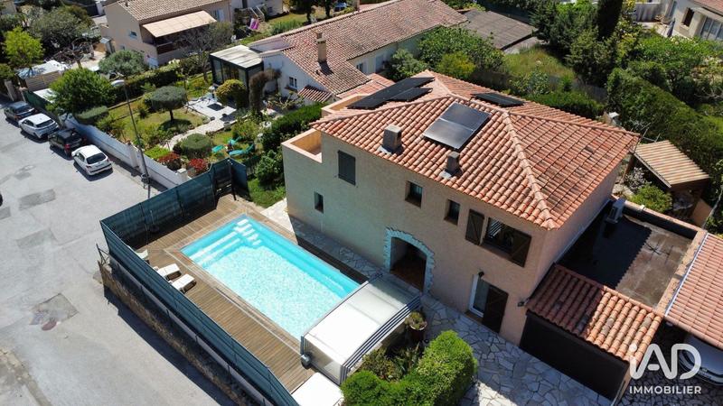 Maison - 160 m² - 6 pièces