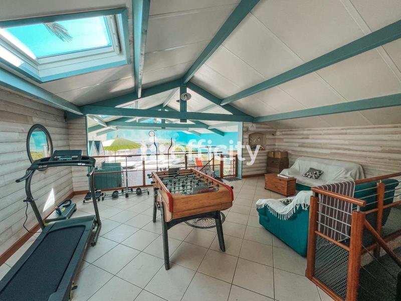 Maison - 345 m² - 10 pièces