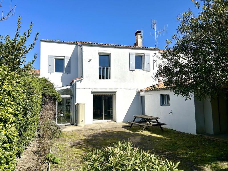 Maison - 210 m² - 9 pièces