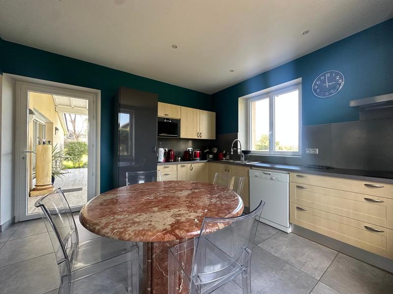 Villa - 220 m² - 6 pièces