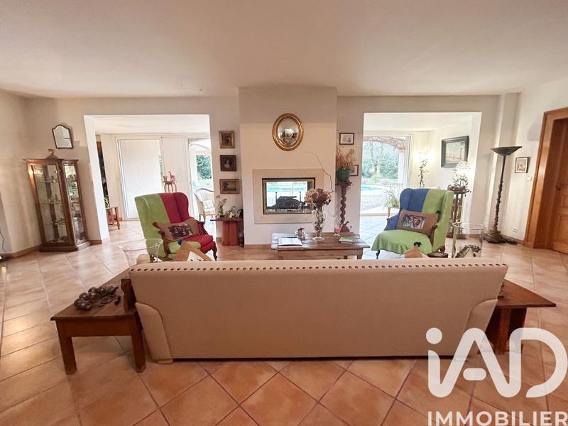 Maison - 370 m² - 8 pièces