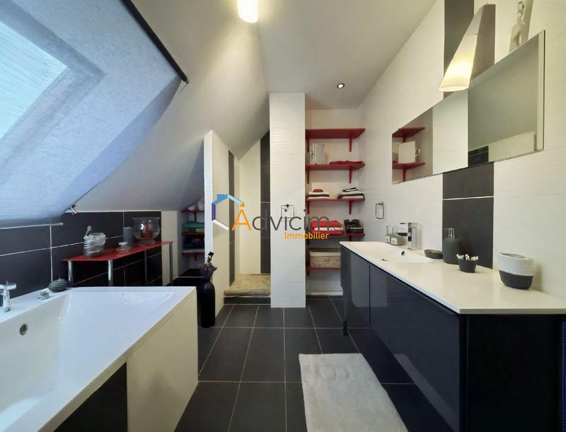 Maison - 151 m² - 7 pièces