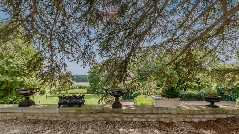 Maison - 430 m² - 11 pièces