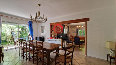 Maison traditionnelle - 225 m² - 9 pièces