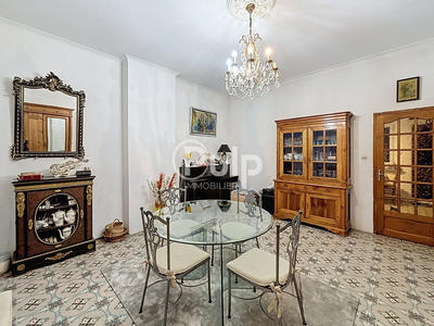 Maison - 214 m² - 5 pièces